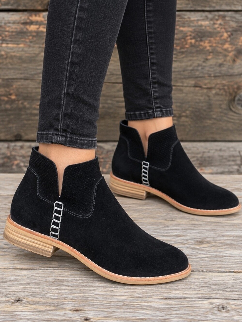 Clarks Artisan Edenvale Bella Y2K Western Minimalist Suede Comfort Bootie 8.5M